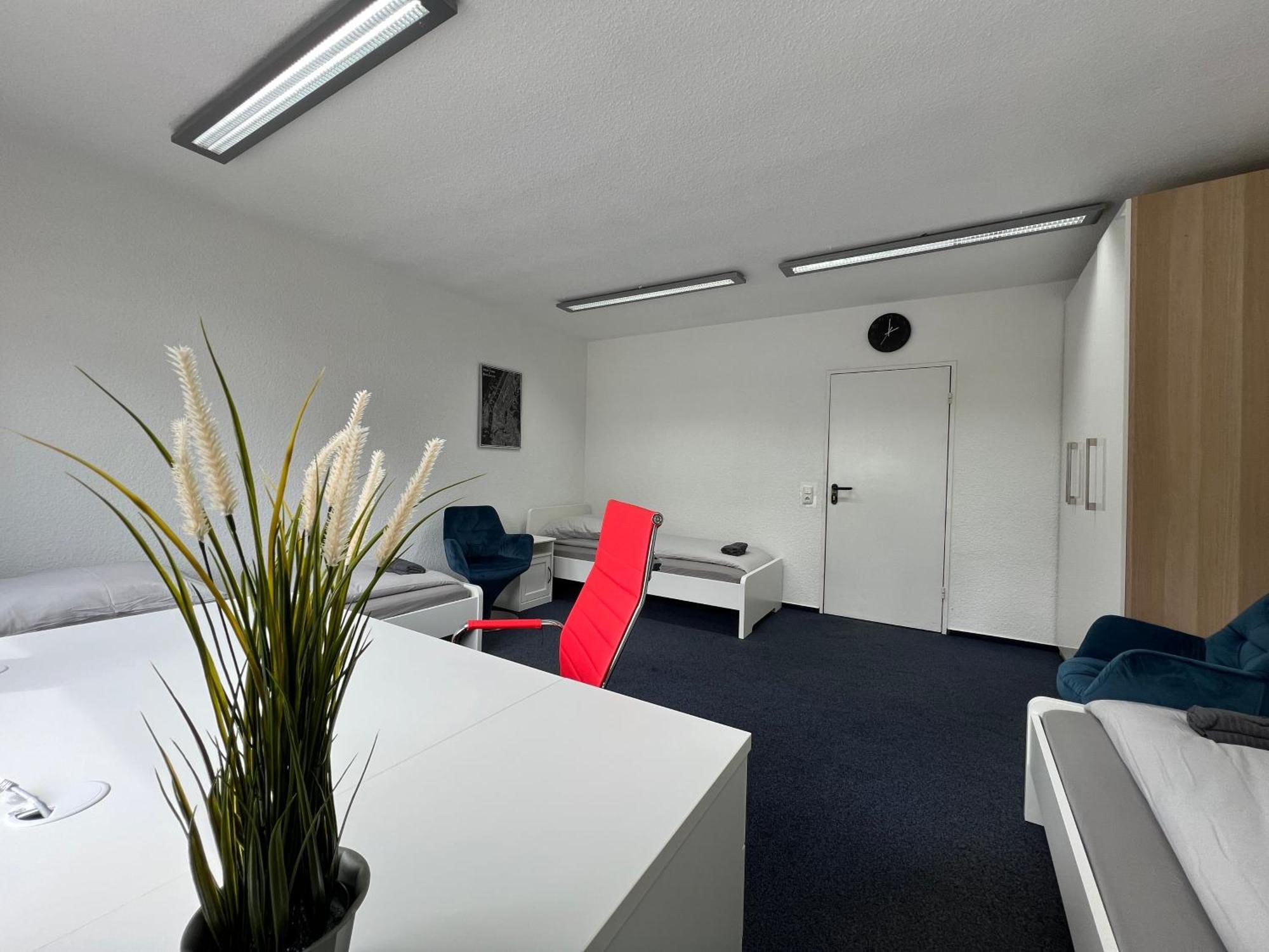 Отель Mieterlux Frankfurt Heusenstamm 46 Экстерьер фото